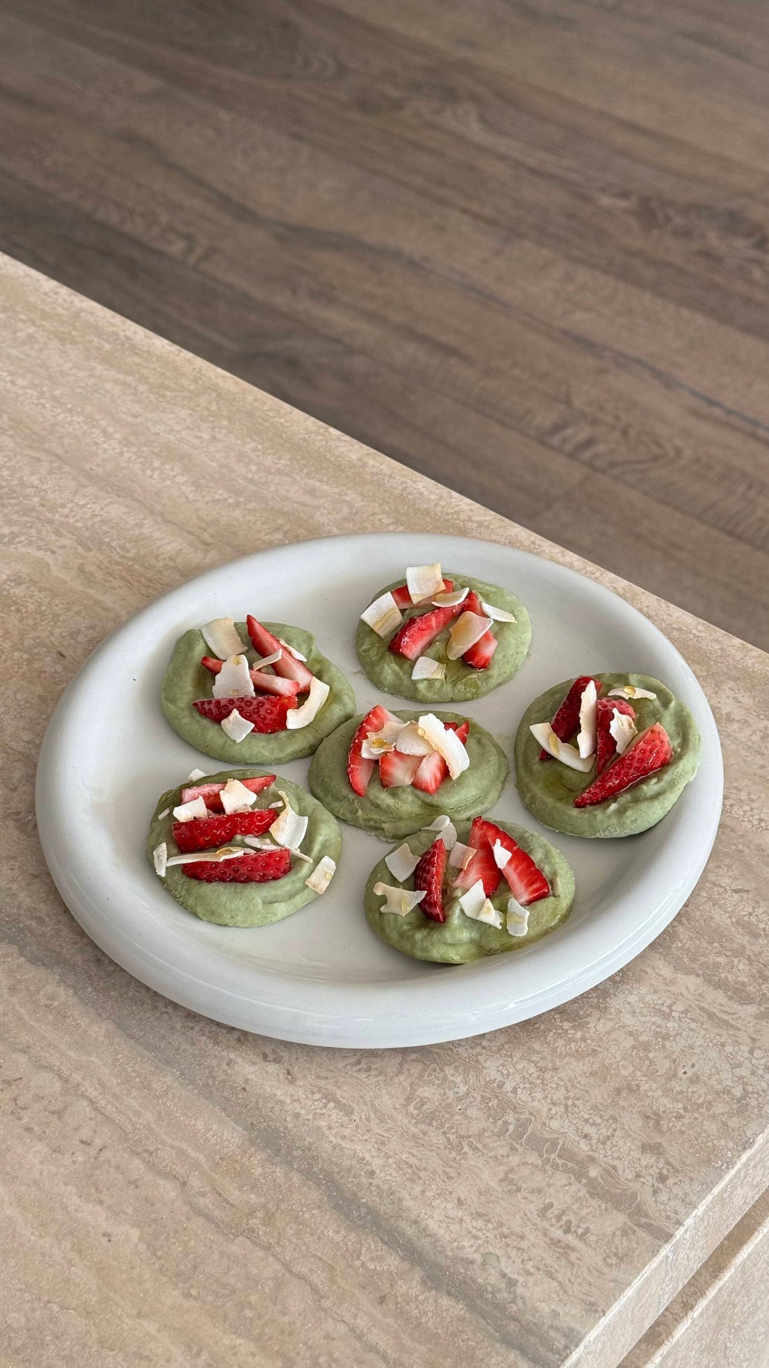 Mixed berry frozen yoghurt snack